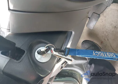 1998 Ford Escort Se z USA, uszkodzony, nr VIN 3FAFP15PXWR172164